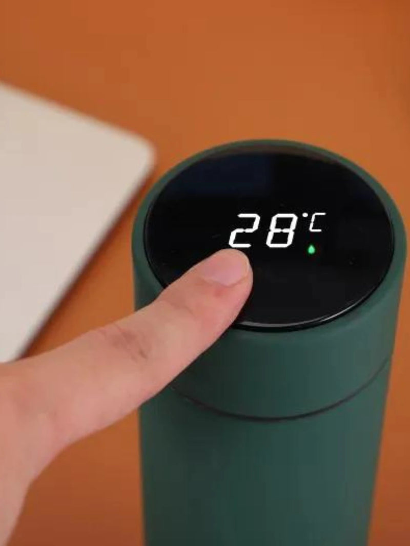 Garrafa térmica com marcador de temperatura digital